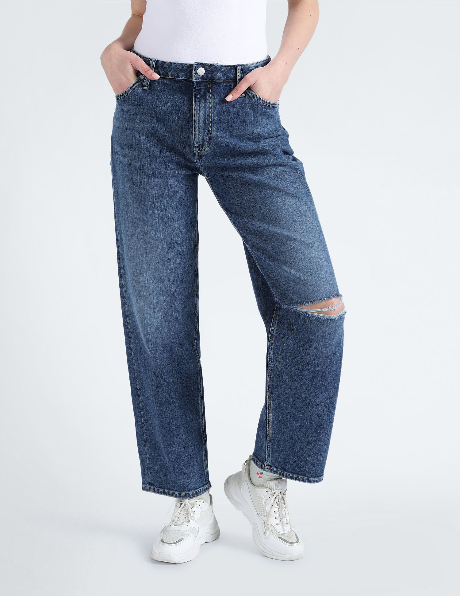 Calvin Klein Lightly Distressed 90s Straight Fit Jeans