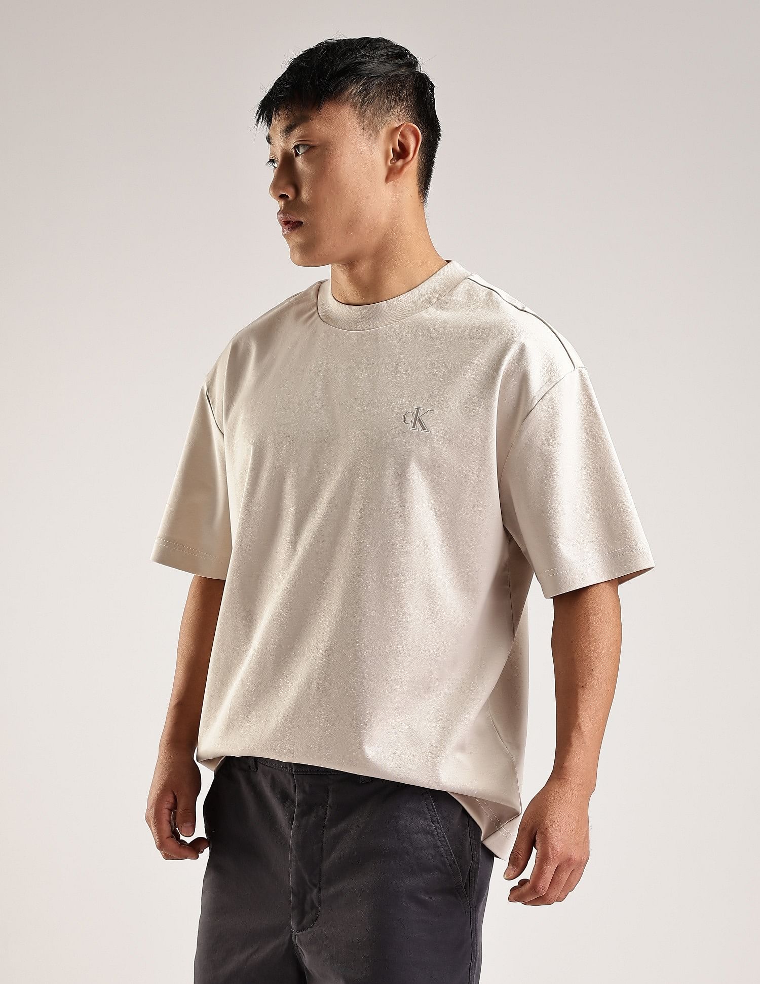 Calvin Klein Jeans Logo Regular-Fit Cotton T-Shirt