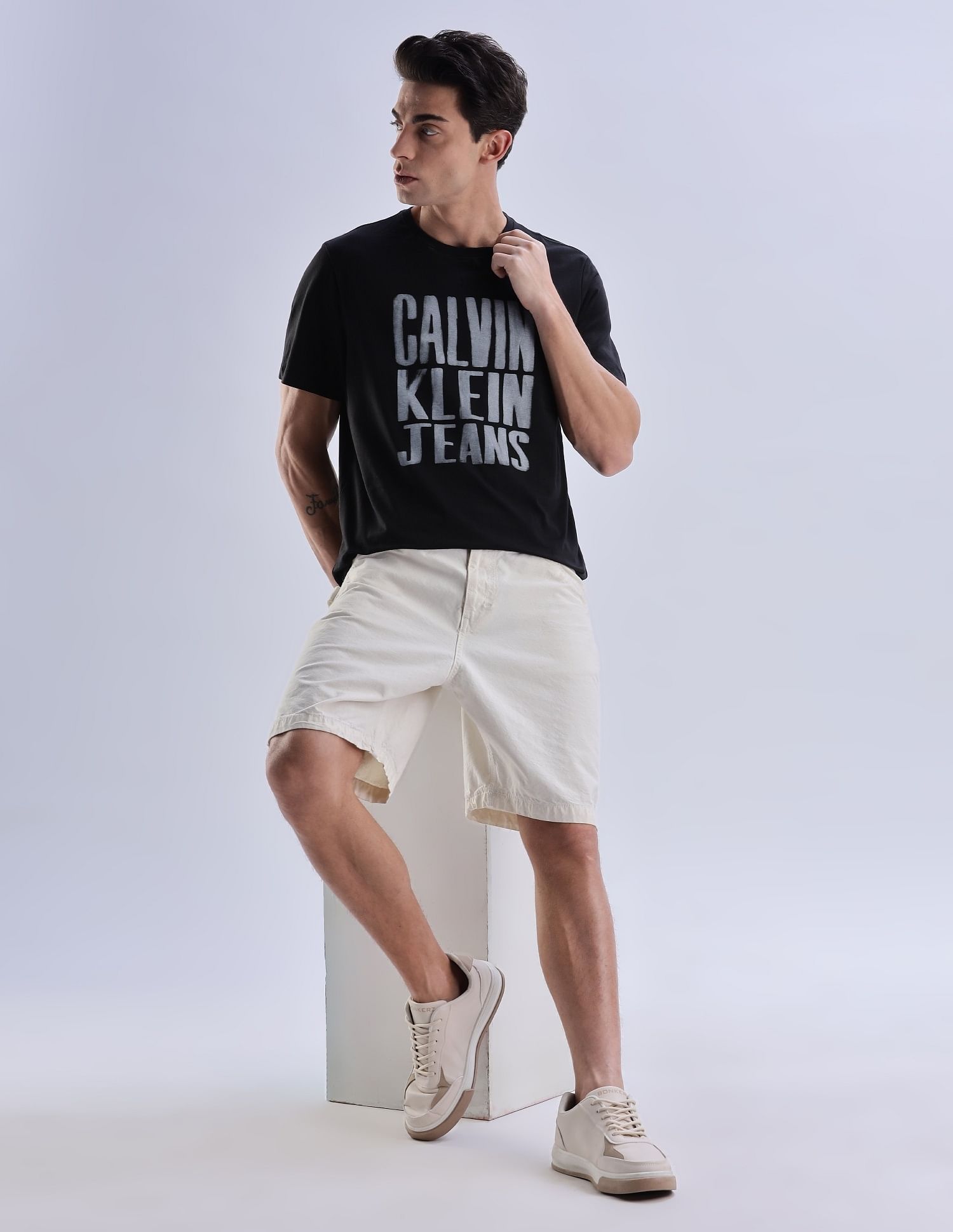 Calvin Klein Jeans Regular-Fit Logo Cotton T-Shirt