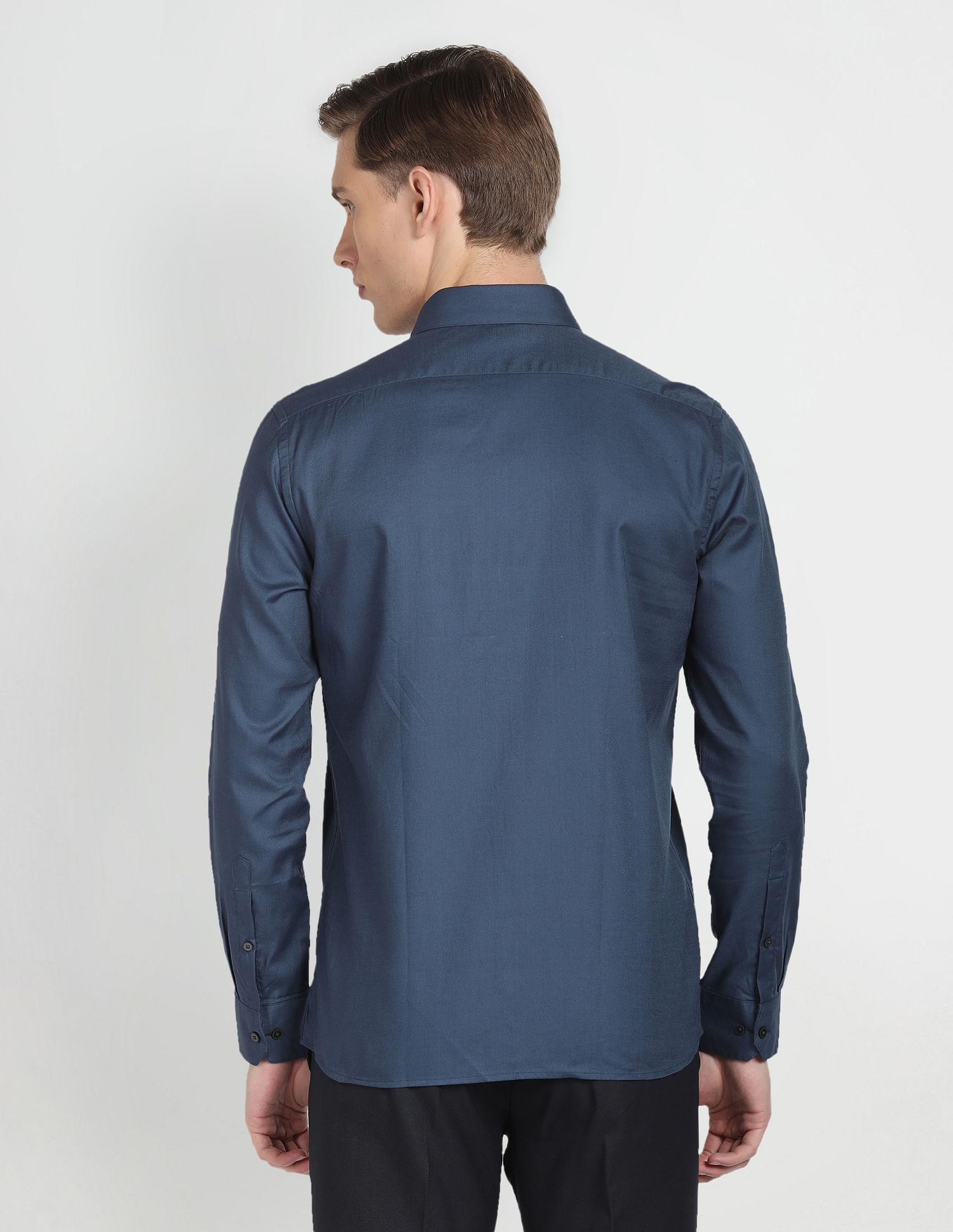 Arrow Manhattan Slim Fit Solid Shirt