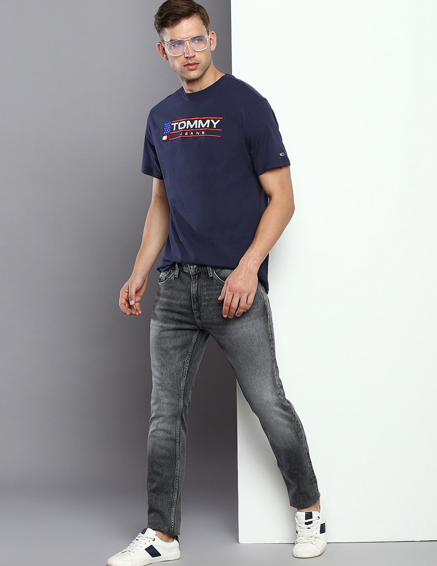 Buy Tommy Hilfiger Modern Sport USA Regular Fit T-Shirt - NNNOW.com