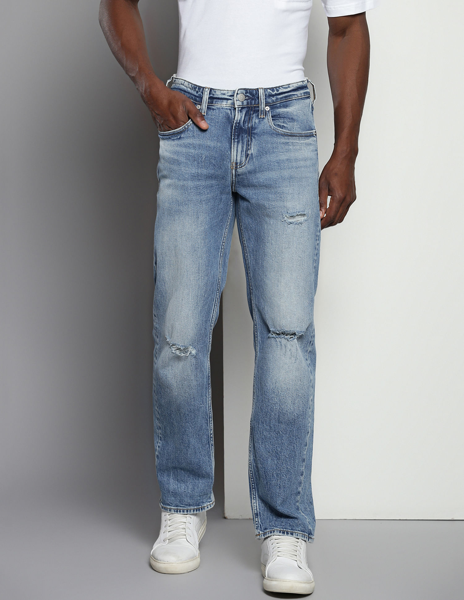 Calvin Klein 90s Straight Fit Distressed Jeans