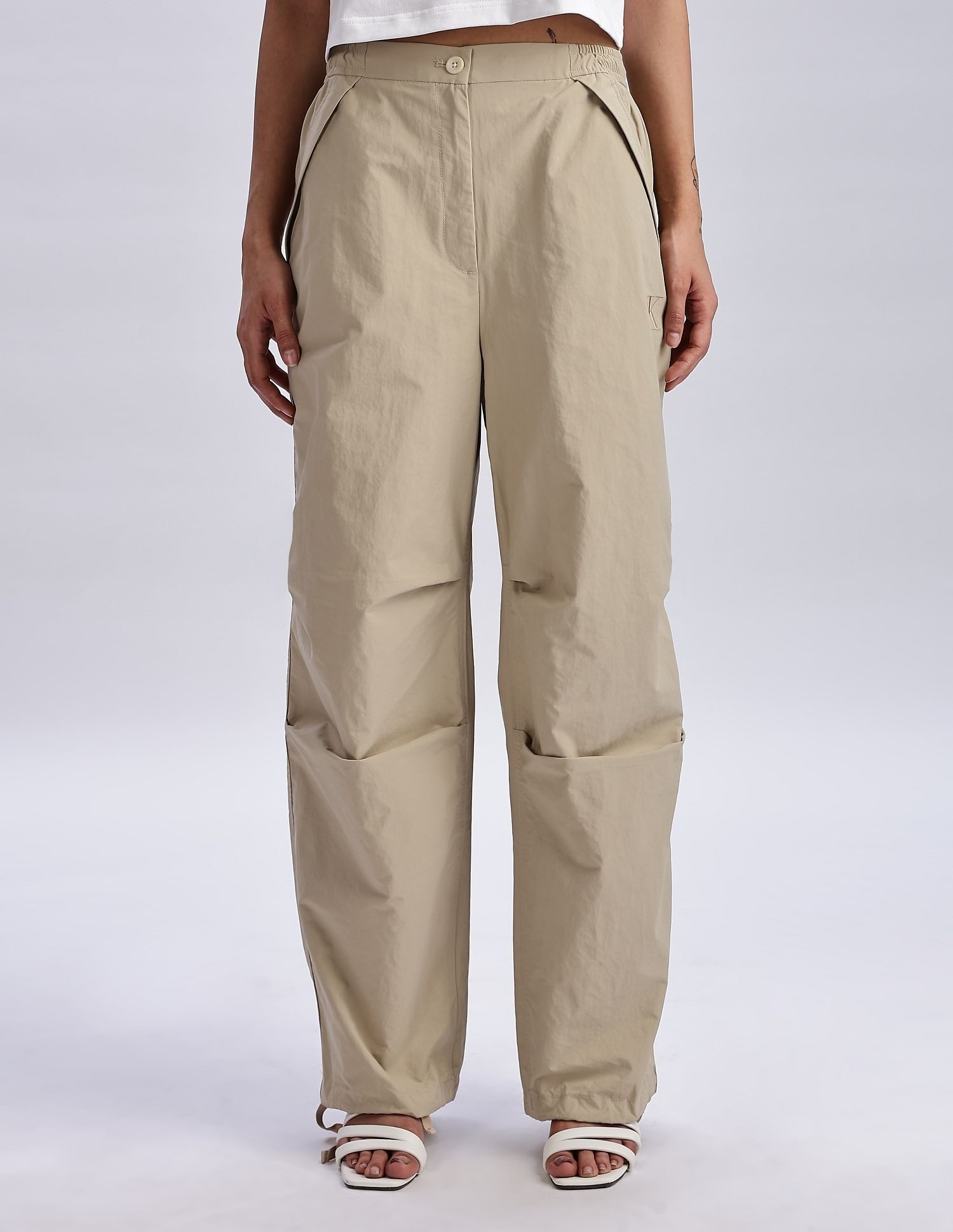 Calvin Klein Jeans Straight-Fit Solid Mid Rise Joggers