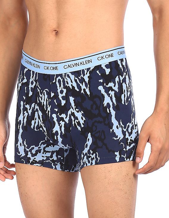 Buy Calvin Klein Underwear Men Navy Elasticized Waistband Solid Trunks -  NNNOW.com