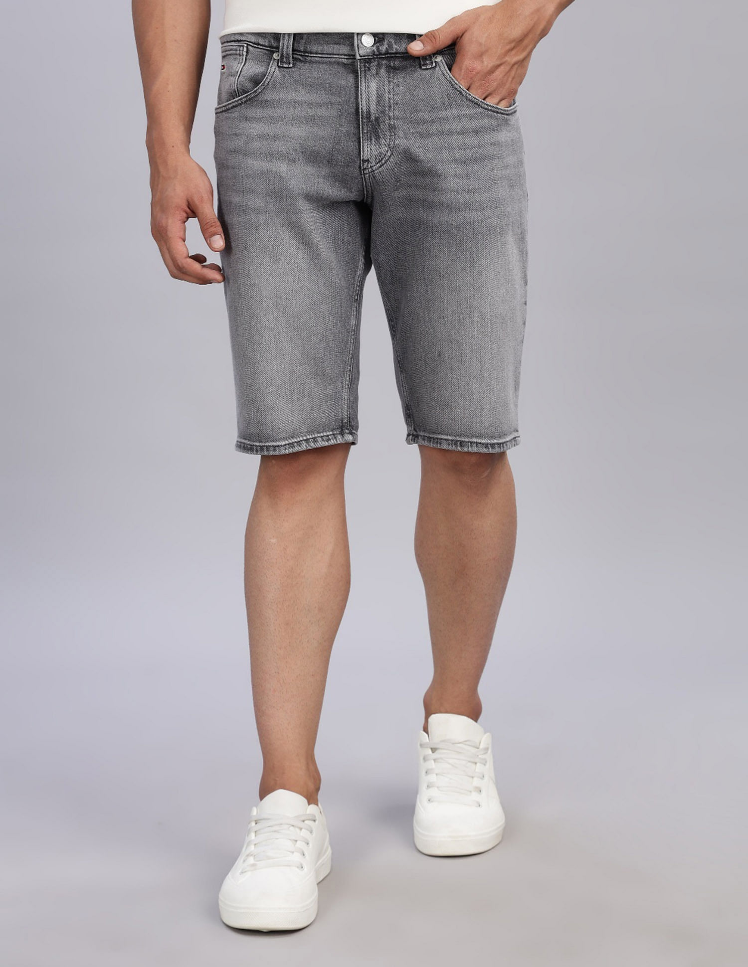 Tommy Hilfiger Regular Fit Solid Mid Rise Shorts