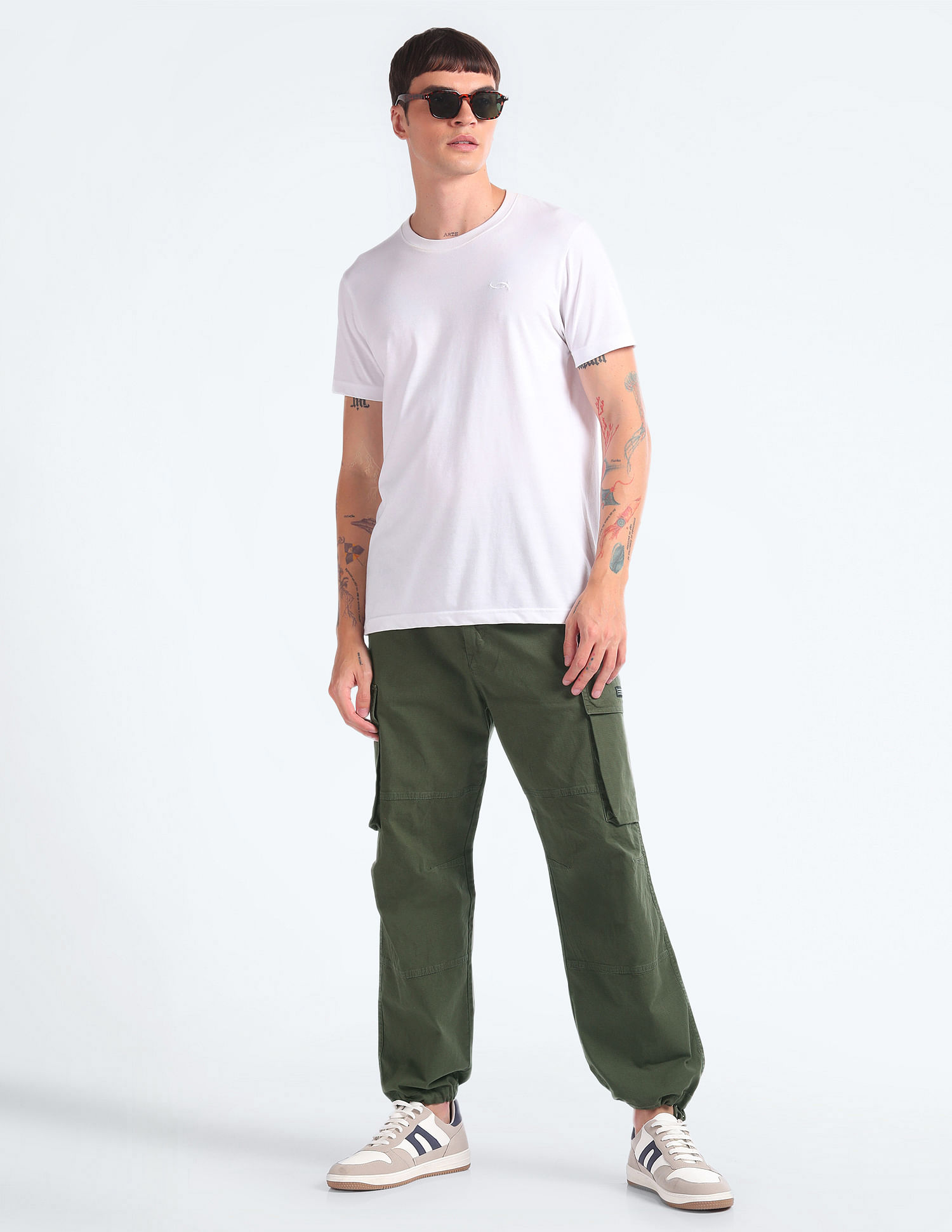 Flying Machine Mid Rise Textured Cargo Pants