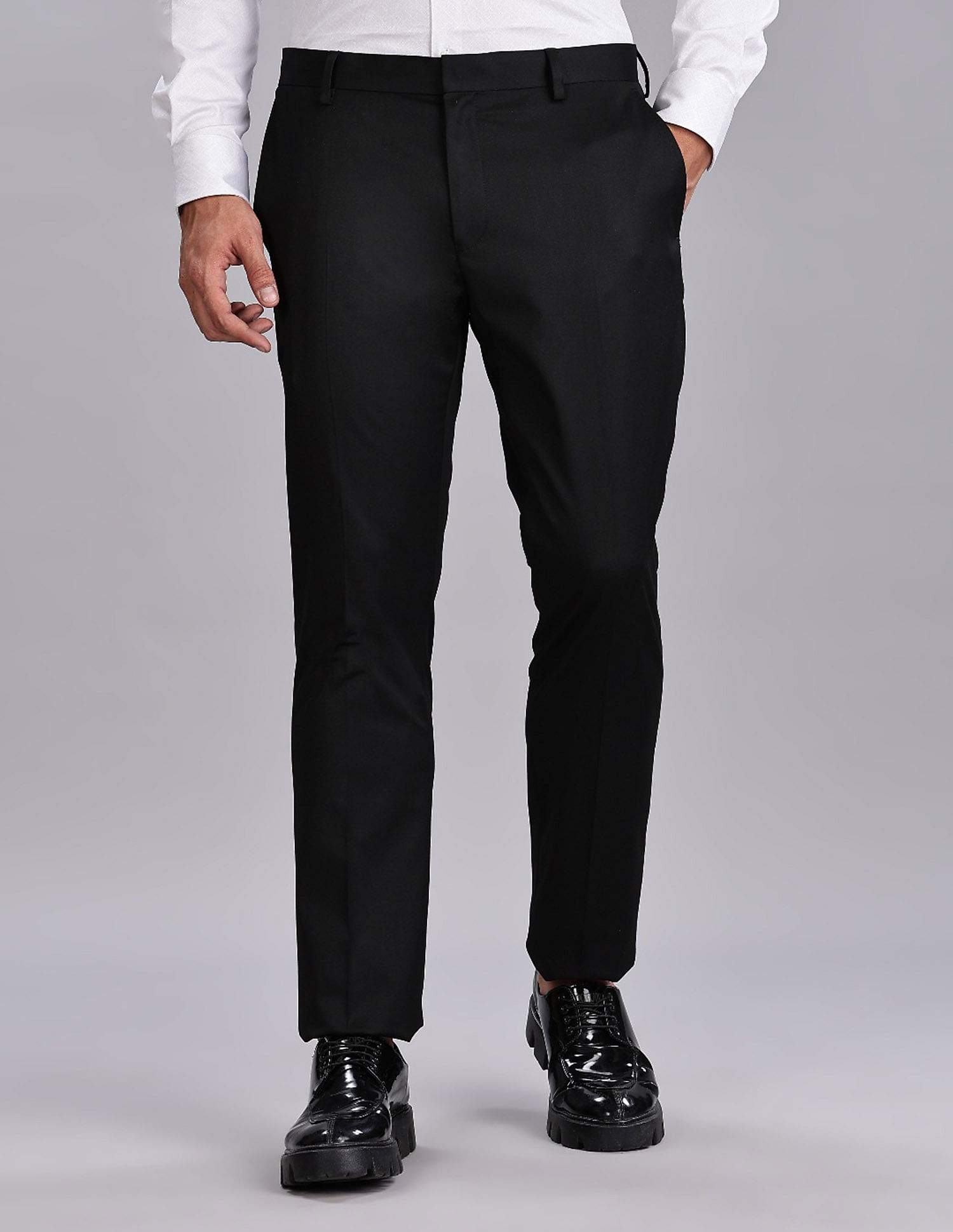 Tommy Hilfiger Regular-Fit Solid Mid Rise Trousers
