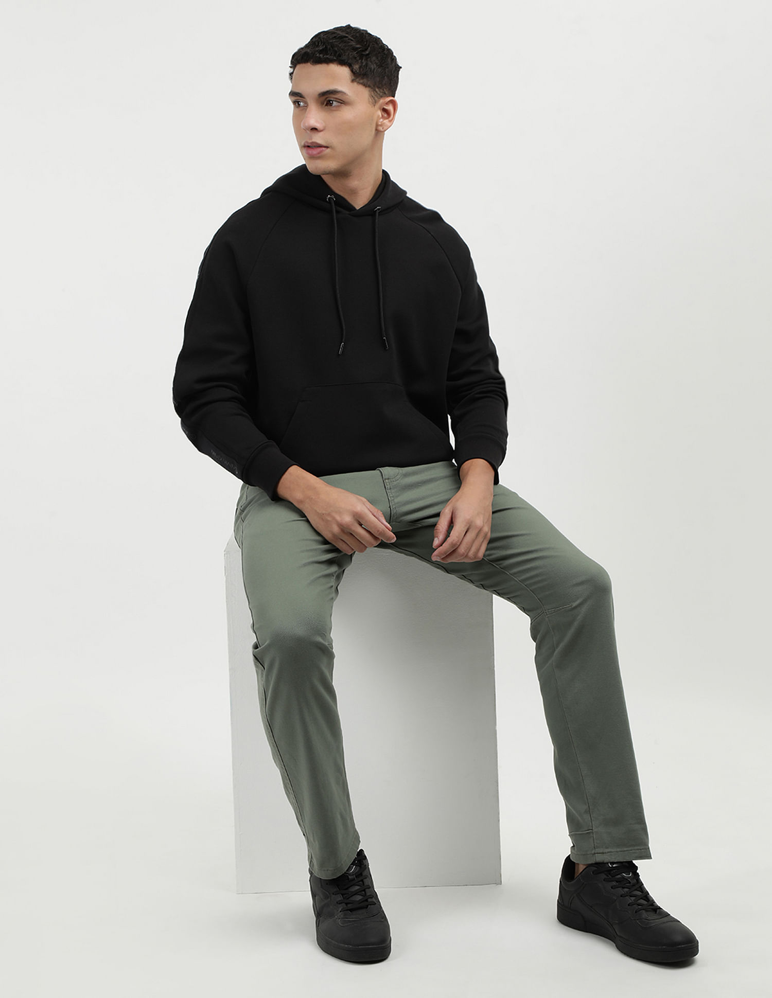 Calvin Klein Jeans Regular Fit Solid Sweatshirt