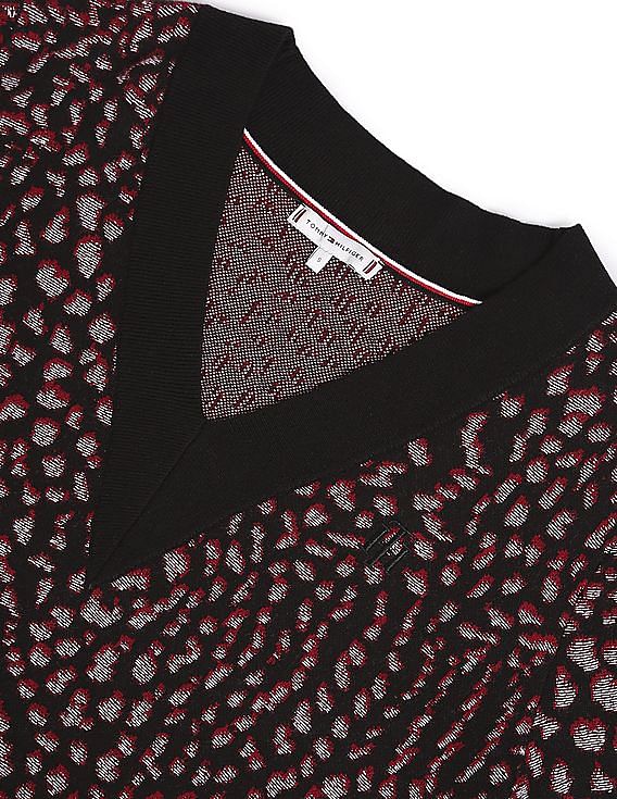 Tommy Hilfiger Women V-Neck All Over Animal Jacquard Sweater