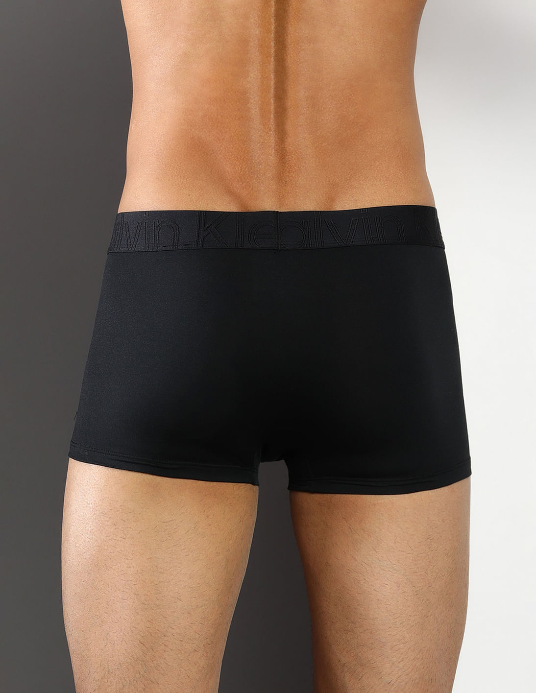 Buy Calvin Klein Underwear Men Black Low Rise Solid Trunks - NNNOW.com