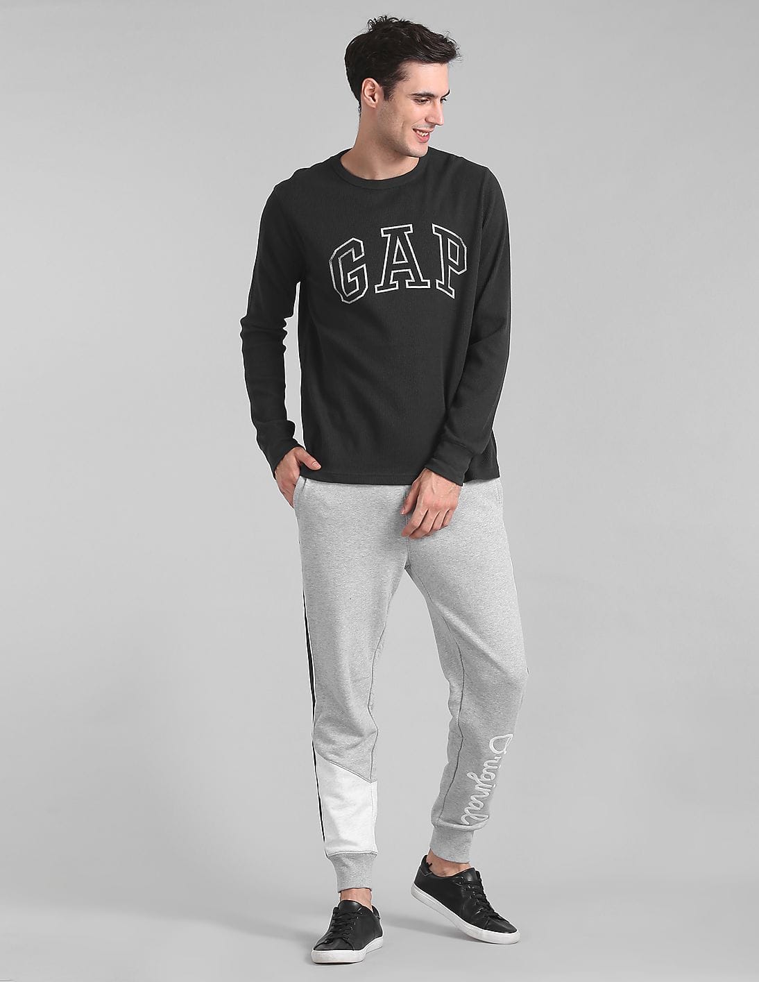 Buy GAP Men Men Black Arch Logo Thermal Tee - NNNOW.com